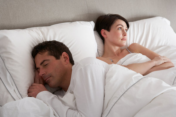 成日畀伴侶整醒，影響睡眠質素，點解決? 床褥選擇好重要！